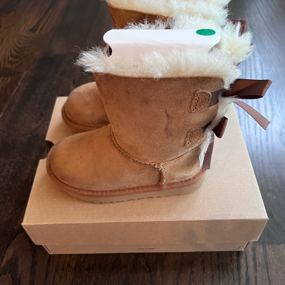 Ugg Toddler Kids T Bailey Bow II Ugg Color Chestnut Brown Suede Size 8